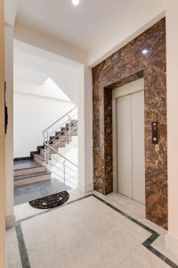 2BR private Serviced Apartments near Artemis, Medanta, Fortis Gurgaon with longstay facility