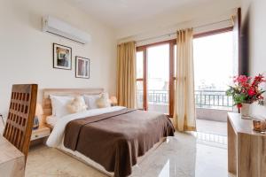 2BR private Serviced Apartments near Artemis, Medanta, Fortis Gurgaon with longstay facility