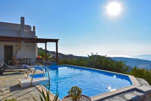 Family house with a swimming pool 5 minutes from Ioulida Kea Greece