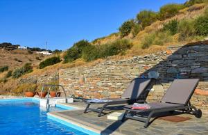 Family house with a swimming pool 5 minutes from Ioulida Kea Greece