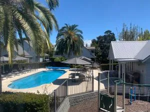 Settler's Cottage 2 or 3 Bedroom - Russell Cottages Collection - Russell