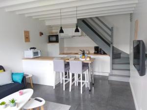 Maisons de vacances Maison Cosy entre CAP FREHEL et SAINT MALO 1km PLAGE 5min GR34 Wifi Jardin Velos 