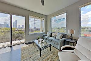 Two-Bedroom Apartment room in Downtown Condo with Skyline Views Walkable Locale condo