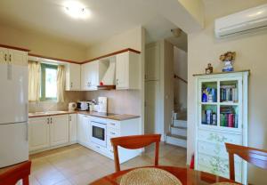 Lourdata Villa Sleeps 5 with Pool and Air Con Kefalloniá Greece