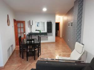 THREE BEDROOM APARTAMENT NEAR SANTA CRUz 1A
