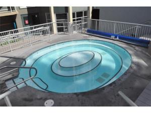 2BR plus Den in Woodrun, True Ski In, Ski Out, Heated Floors, Pool and Hot Tub, King Ensuite