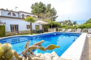 Villa With 4 Bedrooms in Rocallisa, With Wonderful Mountain View, Private Pool, Enclosed Garden - 8 km From the Beach