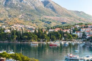 Apartments & Rooms Mihajica