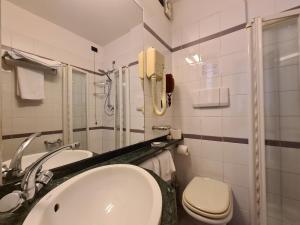 Double or Twin Room with Balcony and Sea View room in Hotel Sabra
