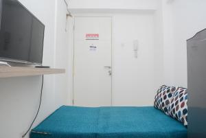 Minimalist and Stylish 1BR Bassura City Apartment By Travelio