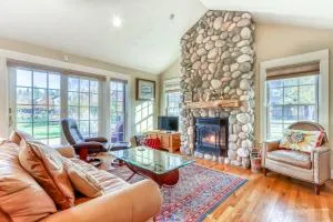 Classy Sisters Townhome - Cloverdale