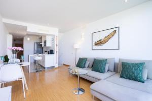 Home2Book Stunning La Quinta, Pool