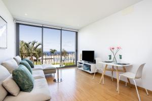 Home2Book Stunning La Quinta, Pool