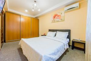 2к квартира біля Олімпійського, Центр