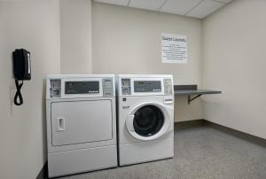 Holiday Inn Express & Suites - Milwaukee - Brookfield by IHG