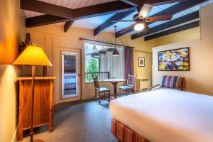 Double Room with Porch/Balcony room in Yosemite Valley Lodge