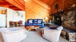 Three-Bedroom Apartment room in Snowflower #68 Condo