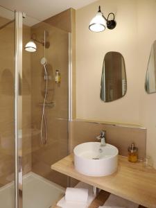 Hotels Logis Hotel du Belvedere : Chambre Double