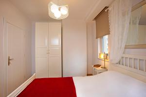 The Room Hotel & Apartments