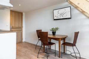 B&B / Chambres d'hotes Maison Carles BnB : Suite Familiale
