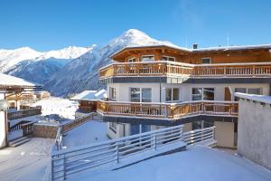 Alpendiamond Ski in & Bike Out apartments Top 200, 400 & penthouse 600