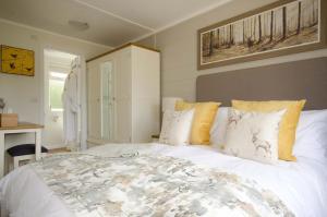 Hollicarrs - Woodland Lodge