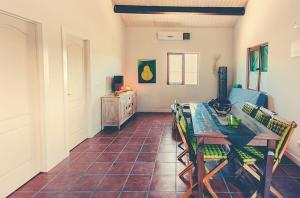 obrázek - 2 bedrooms house with shared pool furnished garden and wifi at Canamero