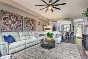 Modern Mountain-View Smokies Retreat with Balcony