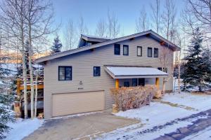 Five-Bedroom Holiday Home room in 2431 Nansen Court
