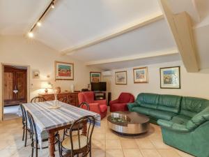 Maisons de vacances Nice house with garden and private pool in Vaison La Romaine : photos des chambres