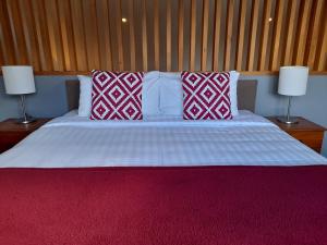 *** LAKE VILLA 459 ***