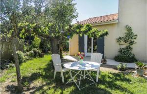 Maisons de vacances Amazing Home In Nissan Lez Enserune With Wifi, Private Swimming Pool And Outdoor Swimming Pool : photos des chambres