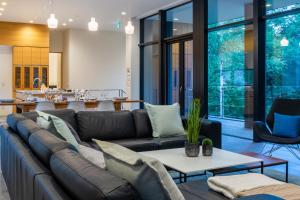 Yanagi House by H2 Life