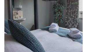 Double Room with Private Bathroom room in The Wellwood