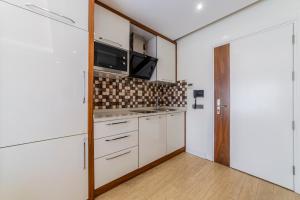 TEMA LARA APART