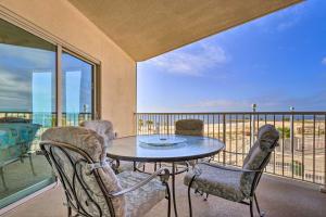Sunny Beachfront Biloxi Condo with Resort Amenities!