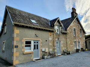 Oakbank Cottage - 4hvězdičkové hotely ve městě Pitlochry