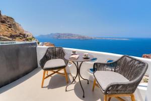 Oia Angle Cavehouse Santorini Greece