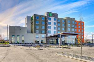 Holiday Inn Express & Suites - Calgary Airport Trail NE, an IHG Hotel