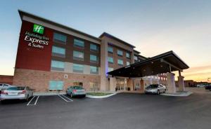 Holiday Inn Express & Suites - Detroit North - Roseville by IHG