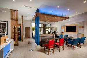 Holiday Inn Express & Suites Chatsworth by IHG - غرانادا هيلز