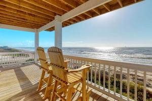 Four Bedroom House room in Beach Girl