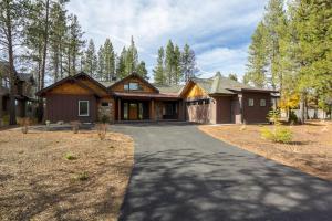 Three-Bedroom House room in Dancing Rock 56653