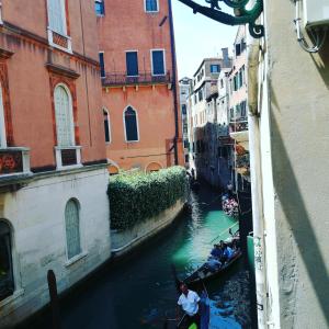 Double or Twin Room with Canal View room in Hotel Casa Petrarca