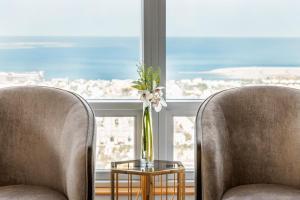 Deluxe Twin Room with Sea View room in Shangri-La Dubai