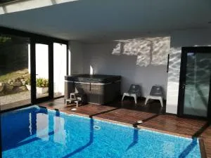 Casa ceca de la Playa y Barcelona, con piscina climatizada y jacuzzi - Palou