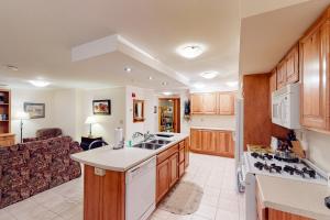 Book Jay Peak Resort In Jay Vt Online Booking 24 7 Service Happy Holidays