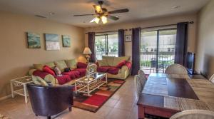 Three-Bedroom Apartment room in Sunshine Haven 3202