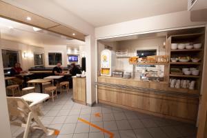 Hotels Kyriad Direct Clermont Ferrand Nord Gerzat : photos des chambres