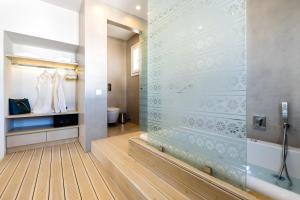 Premium Suite with Sea View and Spa Bath